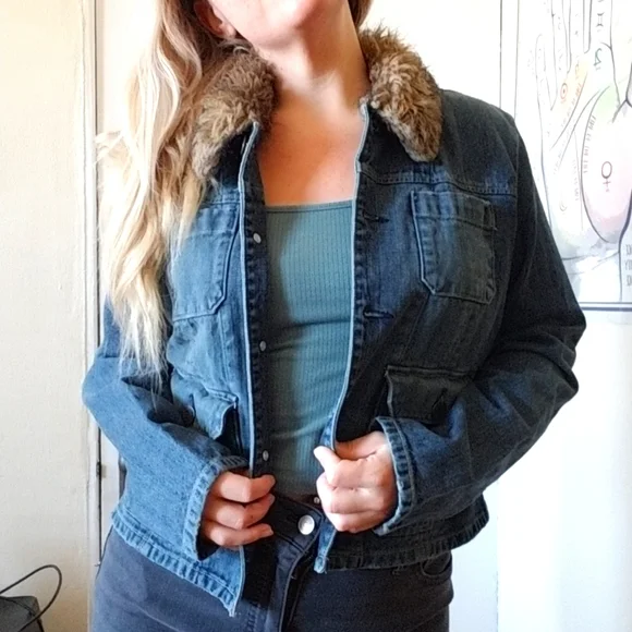 Vintage Denim Faux Fur Trimmed Jean Jacket American Eage Size Large - Picture 5 of 6